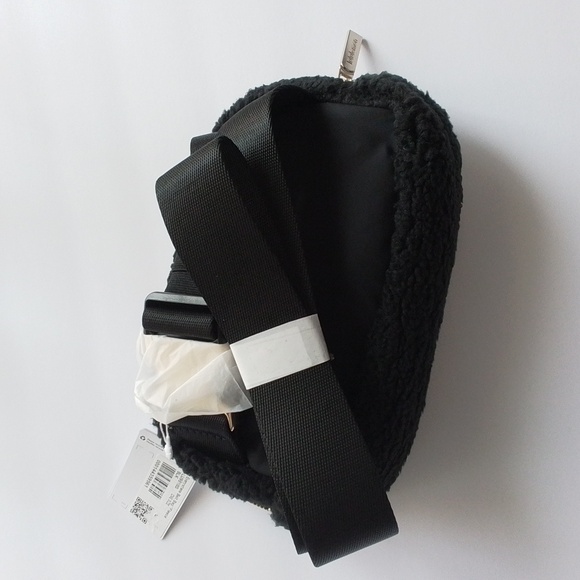 NEW Lululemon Athletica Everywhere Belt Bag Fleece Sherpa Black 1L - Picture 8 of 13